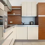 דירה Spacious With Underground Parking And Terrace By Renters *