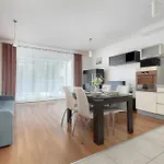 Spacious With Underground Parking And Terrace By Renters דירה *