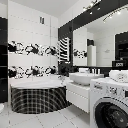 Spacious With Underground Parking And Terrace By Renters
