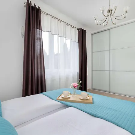 شقة Spacious With Underground Parking And Terrace By Renters كاتوفيتسه