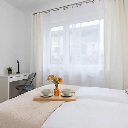 Spacious With Underground Parking And Terrace By Renters Apartament *