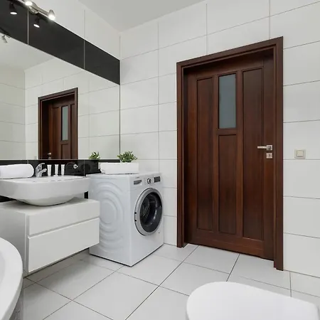 Spacious With Underground Parking And Terrace By Renters *