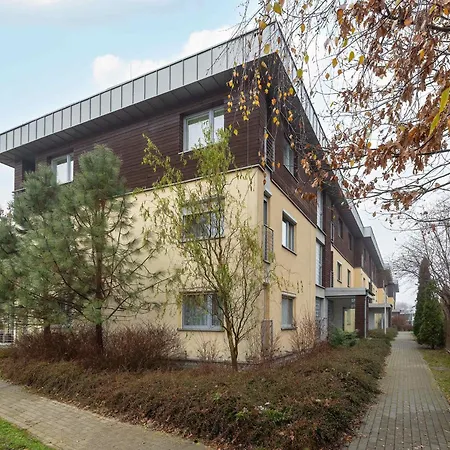 Spacious With Underground Parking And Terrace By Renters شقة