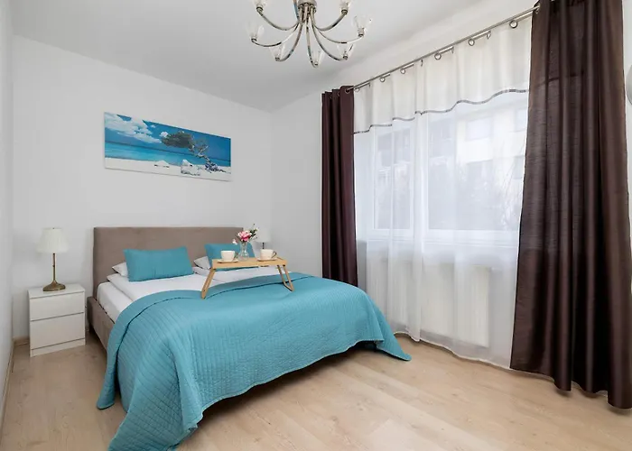 Spacious With Underground Parking And Terrace By Renters شقة *