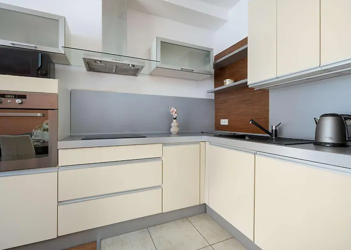 شقة Spacious With Underground Parking And Terrace By Renters كاتوفيتسه