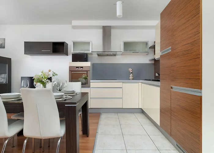 Spacious With Underground Parking And Terrace By Renters Apartament