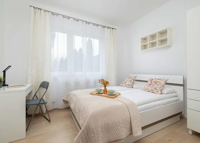 شقة Spacious With Underground Parking And Terrace By Renters