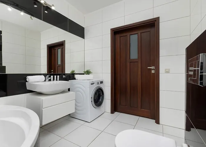 Spacious With Underground Parking And Terrace By Renters *